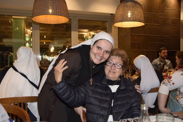 Album 7NOV - JANTAR DOS PEREGRINOS COM AS IRMÃS DO INSTITUTO HESED